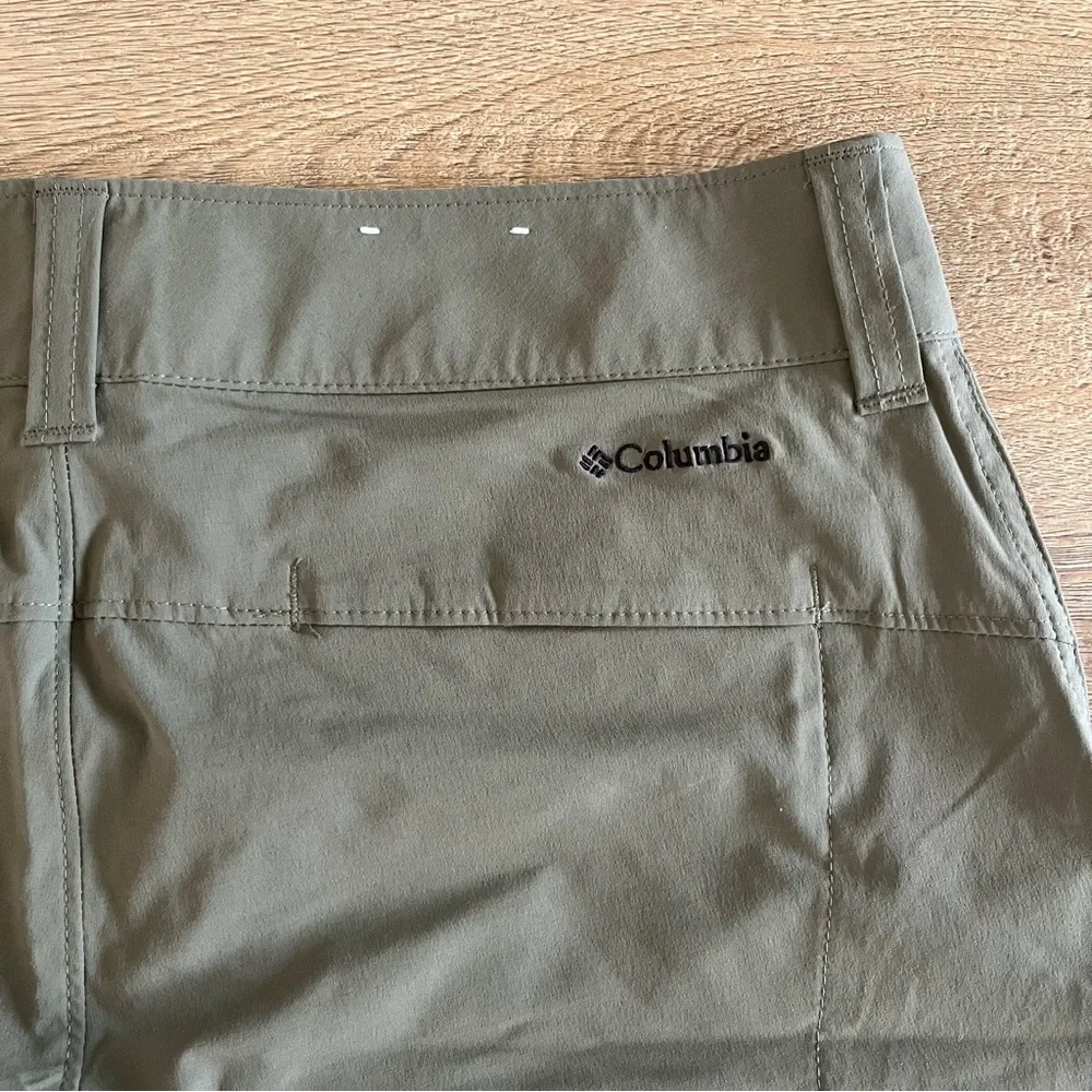 Columbia Women’s Saturday Trail Long Shorts Bermuda Khaki Green Hiking Outdoors - Picture 6 of 6